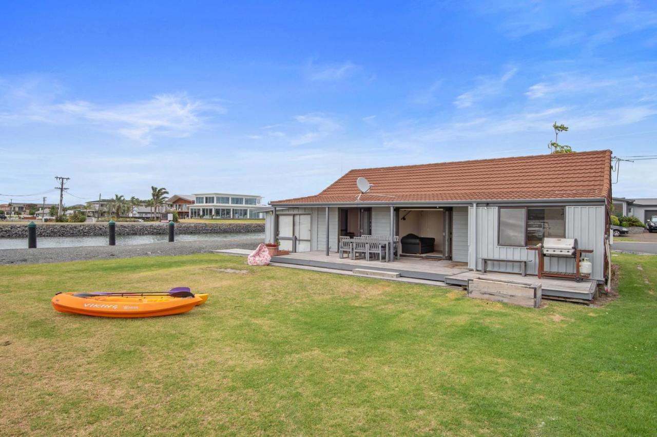 The Sunrise Bach - One Tree Point Holiday Home Exterior photo